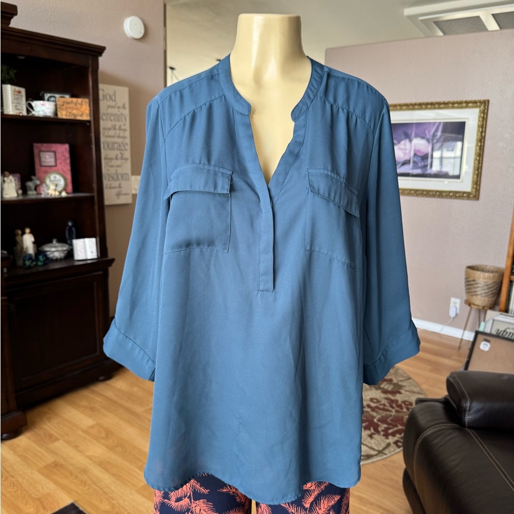 Torrid greenish/blue 3/4 roll tab sleeves Vneck blouse-size L